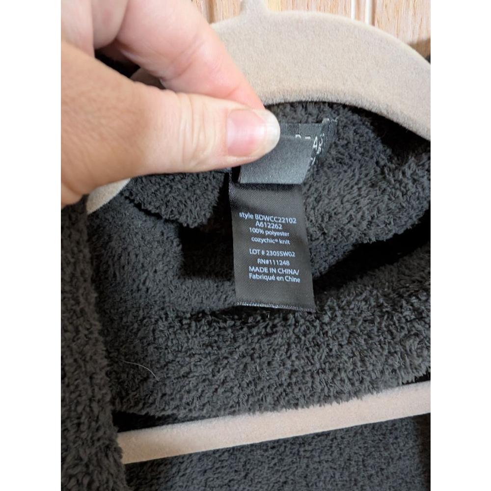 NWOT Barefoot Dreams Cozy Chic Blanket Wrap Dark Gray (OS Plus) - Picture 3 of 5